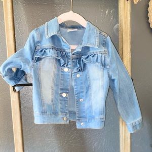 💜 3/$20 DEAL     
GIRLS LIGHT WASH JEAN JACKET WITH RUFFLE ACCENTS - NWOT